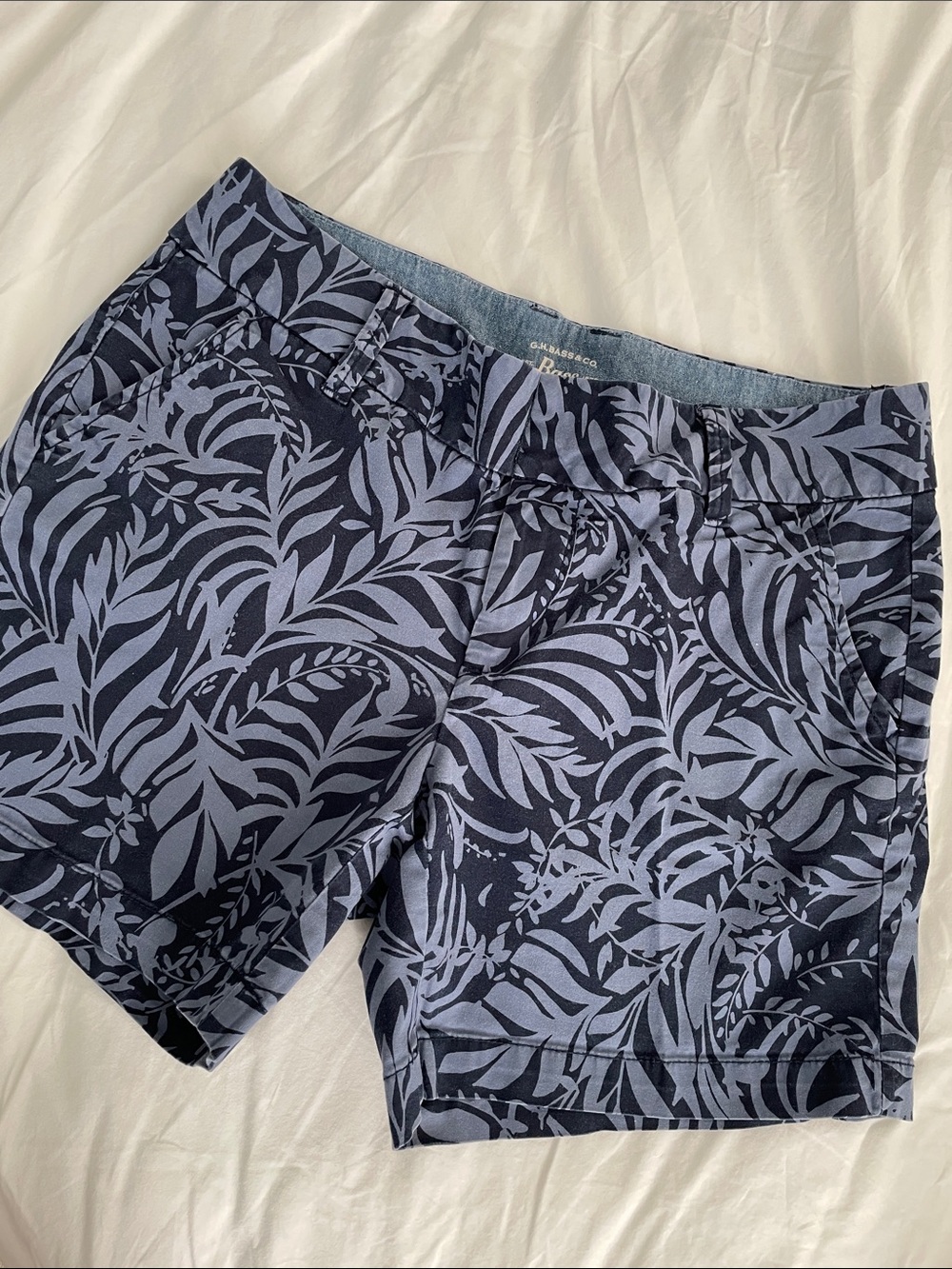 G.H. Bass & Co. Navy and Light Blue Bermuda shorts size 6
